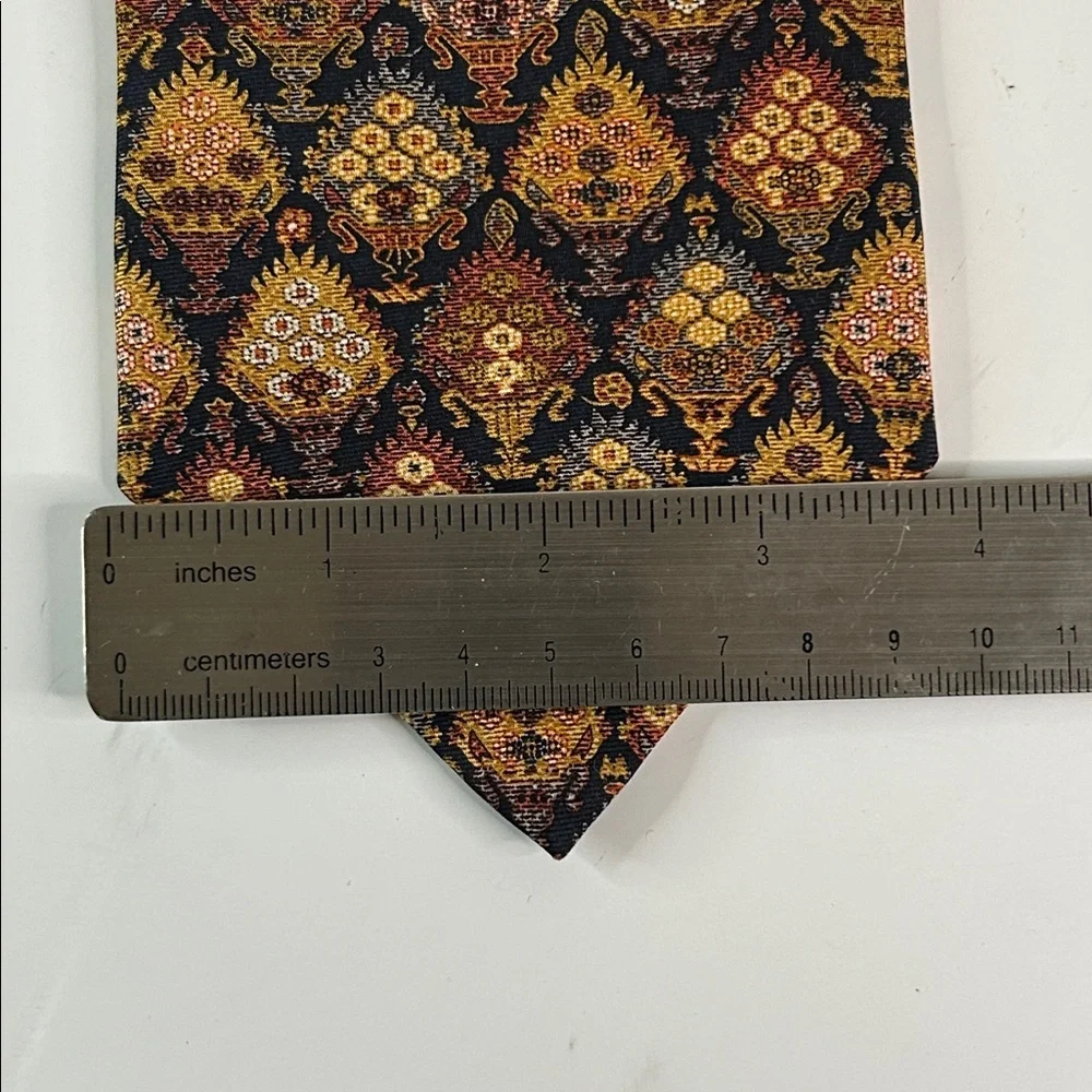 Smithsonian Institute 100% silk tie. 1875 Brussels Carpet‎ Design. Made in USA